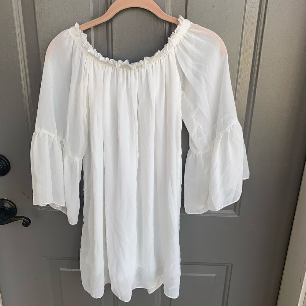 Francescas Collection Ethereal White Flowy Bell Sleeve Top size S - Picture 5 of 5